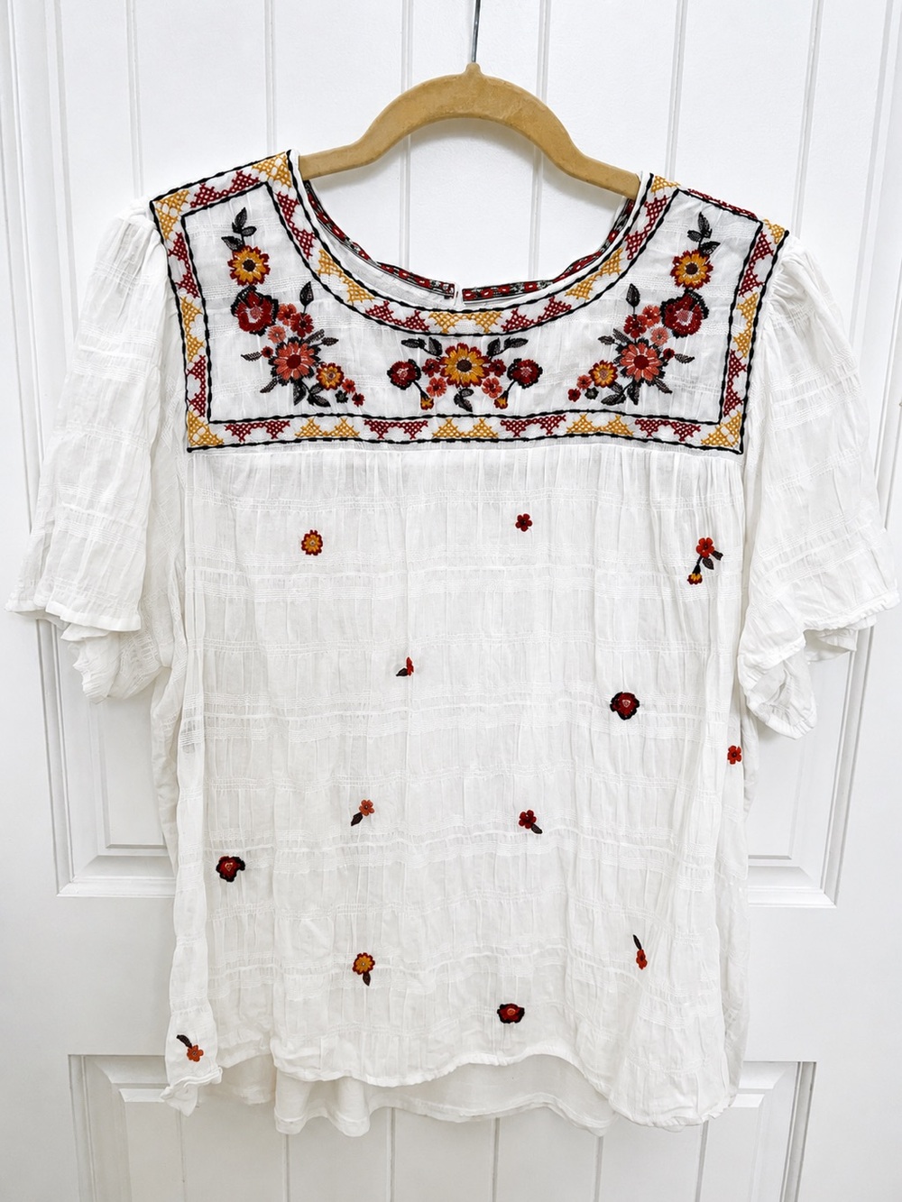Knox Rose White Embroidered Boho Flutter Sleeve Top - Picture 2 of 10